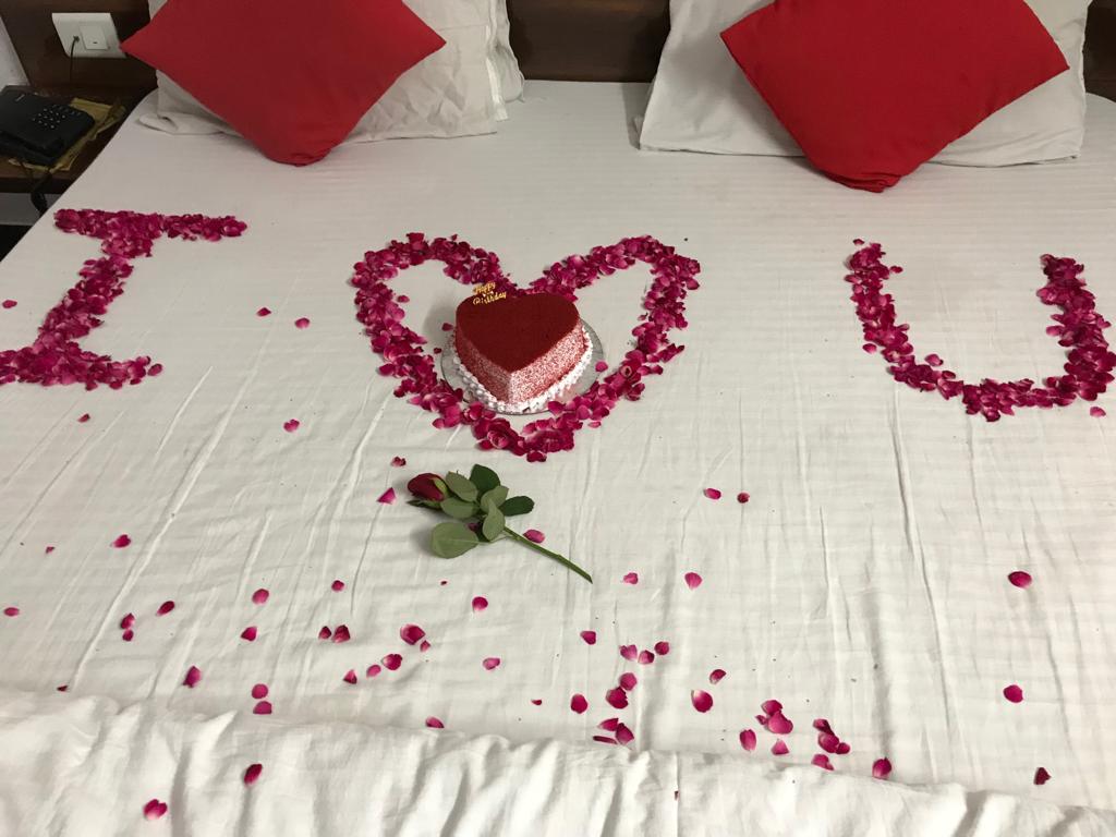 couple friendly hotels in dwarka delhi
