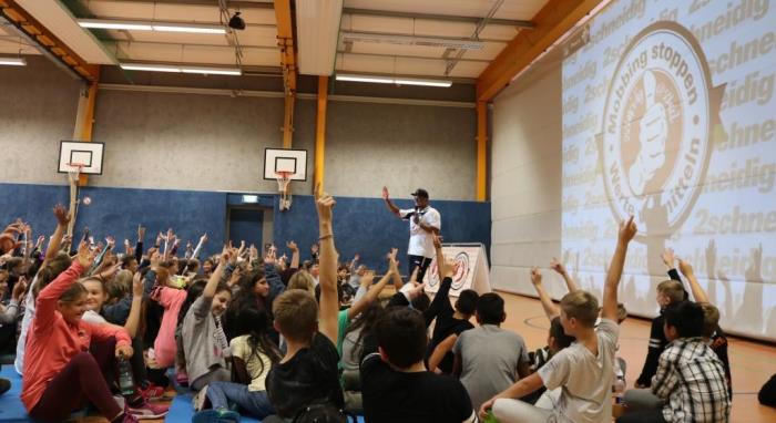Schulprojekt mit Wertecoach und Anti-Mobbing-Trainer Martin Rietsch aks 2schneidig