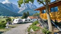 Beste Aussichten auf einen Traumurlaub bietet das exklusive Baumhaus als neueste Attraktion von Camping Resort Zugspitze, einer Fünf-Sterne-Anlage in Grainau bei Garmisch-Partenkirchen. Foto: Marc Gilsdorf