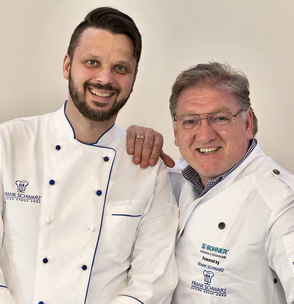Frank Schwarz (r.) mit seinem neuen Küchenchef Marcus Schaut. © Holger Bernert