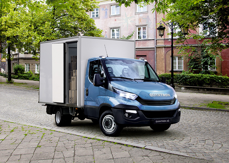 Im Transporter-Bereich geht die Quantron AG mit den Fahrzeugen auf Basis des IVECO Daily neue, emissionsreduzierte Wege.