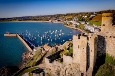 Ein Must See auch im Frühjahr: Mont Orgueil Castle an der Ostküste Jersey's gelegen. Foto: Visit Jersey