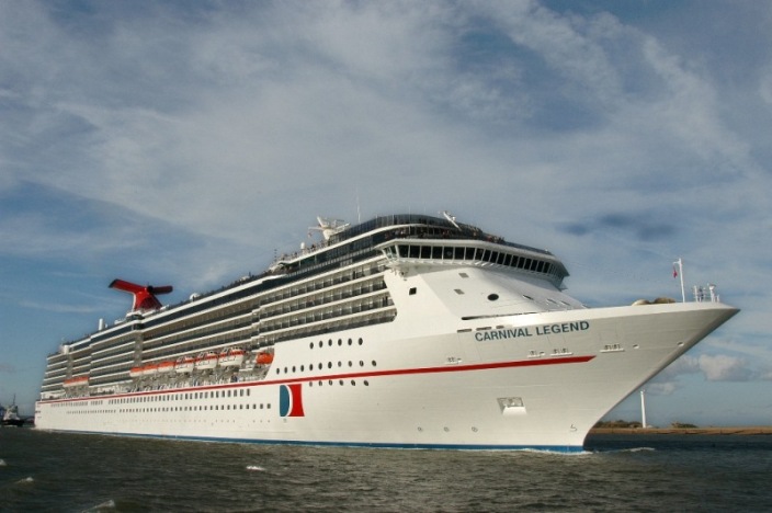 Die Carnival Legend steuert von Bacelona aus Tampa in Florida an