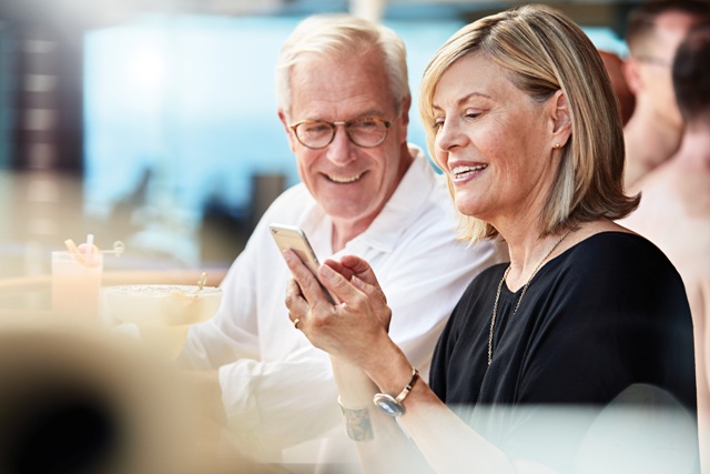 Per Smartphone und CrewCall können sich Princess-Passagiere eine persönliche Beratung an Bord sichern. Foto: Princess Cruises