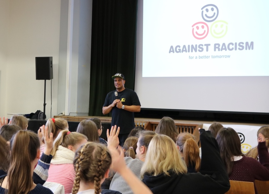 Wertecoach Martin Rietsch alias 2schneidig engagiert sich seit Jahren gegen Rassismus