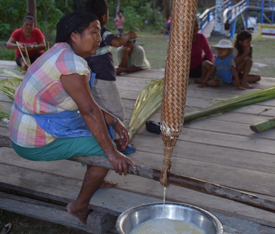  Bieten Gästen Einblick in ihr tägliches Leben: Mitglieder indigener Bevlkerungsgruppen Guyanas (Foto: GTA)