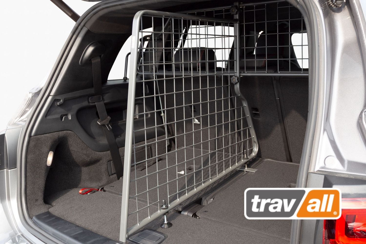 Travall fertigt fahrzeugspezifische Hundegitter und Kofferraumteiler für Mercedes-Benz GLB. © Travall